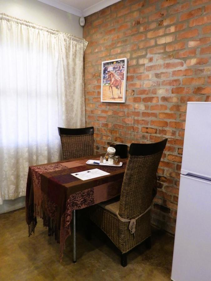 Maretlwane Guesthouse Buffelspoort Ngoại thất bức ảnh